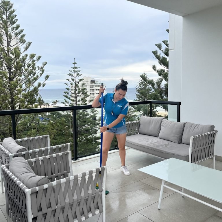 Blue on time, cleaning services in Gold Coast