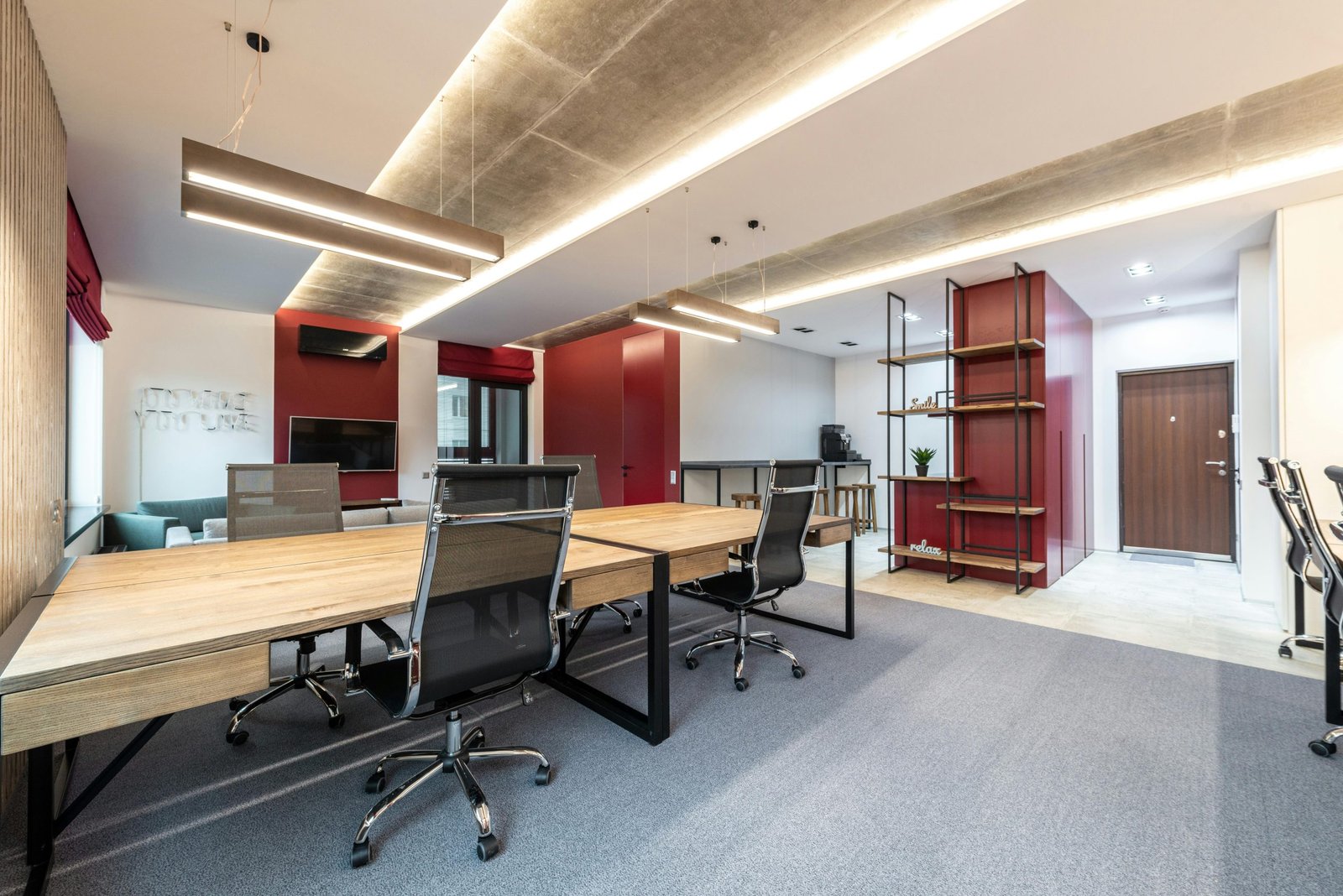 commercial cleaning services make office space cleaner and brighter