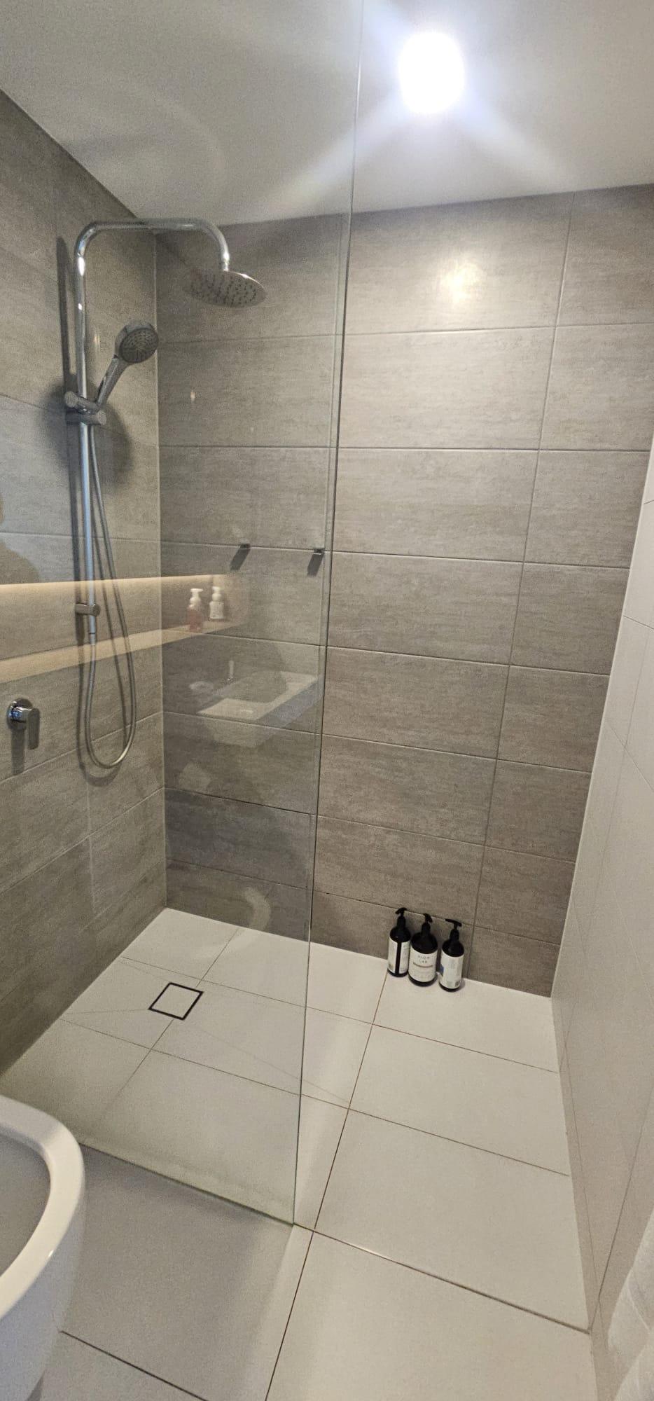 Streak-free glass shower screen and tiles after cleaning