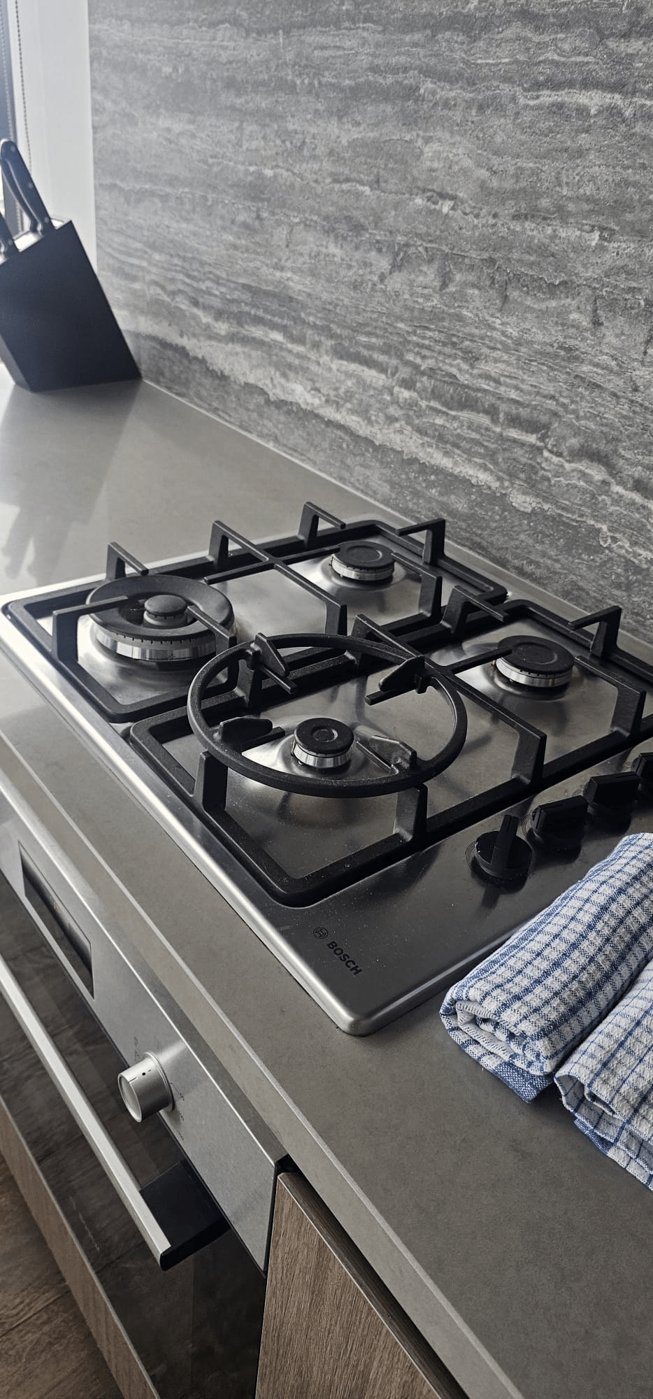 Deep cleaning service including kitchen detailing by Blue On Time