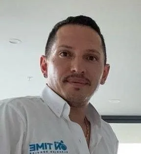 Daniel Florez, CEO of Blue On Time Cleaning Service